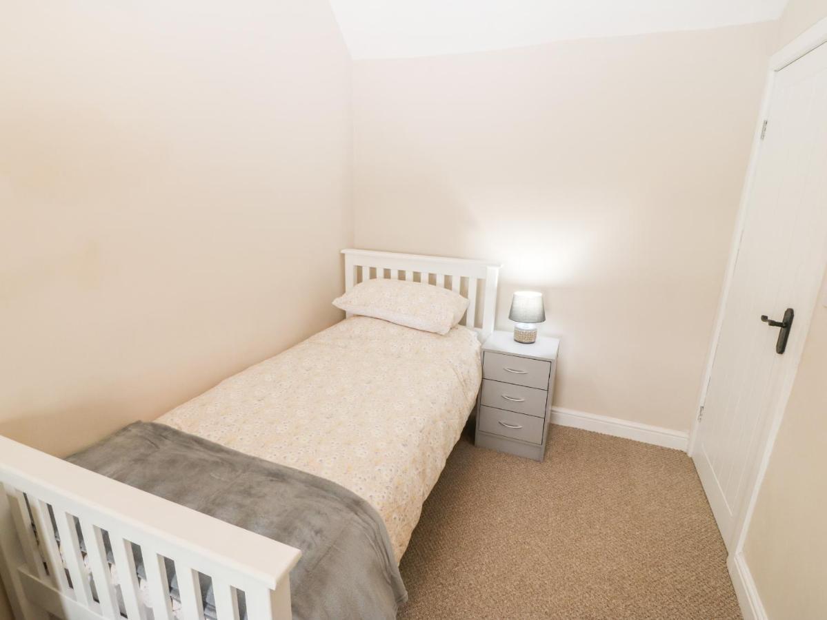 3 Green Terrace Gaerwen Экстерьер фото