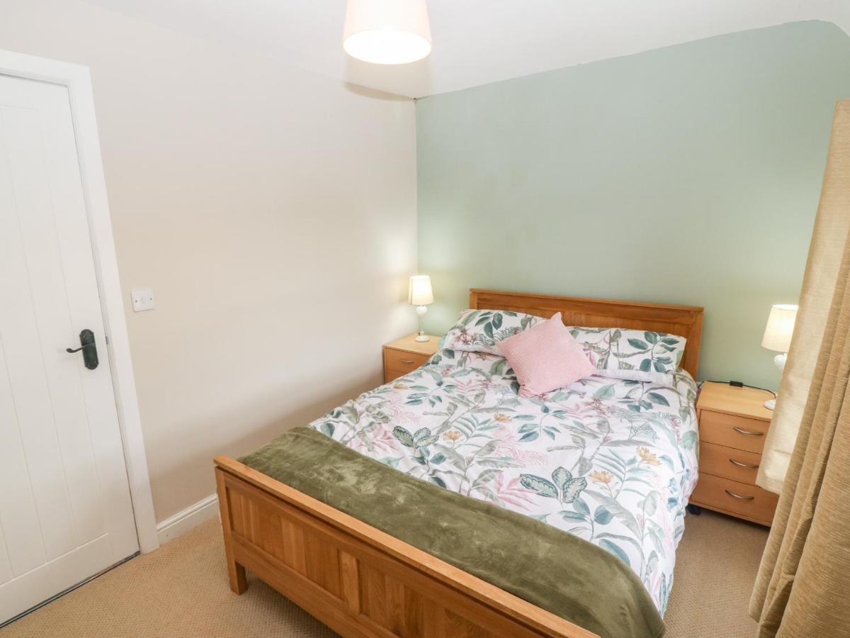 3 Green Terrace Gaerwen Экстерьер фото